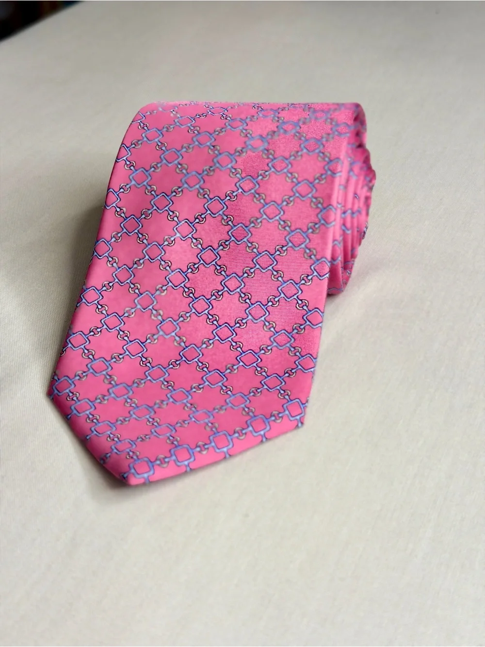 Brooks Brothers Pink Silk Tie with Blue Geometric Chain Pattern